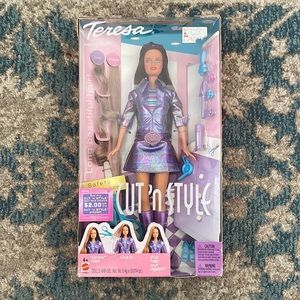 Cut’ n Style Teresa New in box, rare doll.